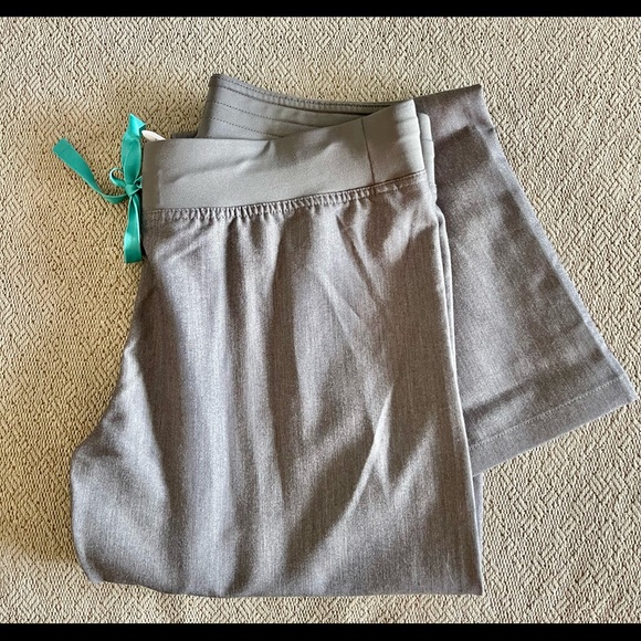 Grey Figs Scrub bottoms - Picture 1 of 1